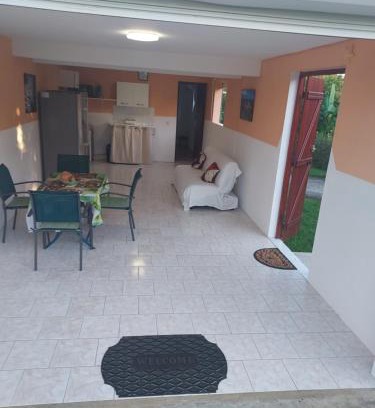 Le Moule Apartment | Résidence Prune café