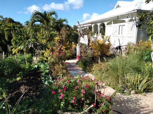 Grand-Bourg Apartment | Résidence rose Cannelle