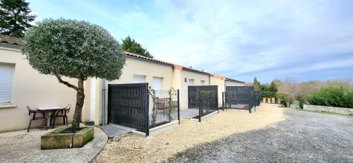 Jonzac Apartment | Résidences Les Sansonnets "Appartements & Studios"