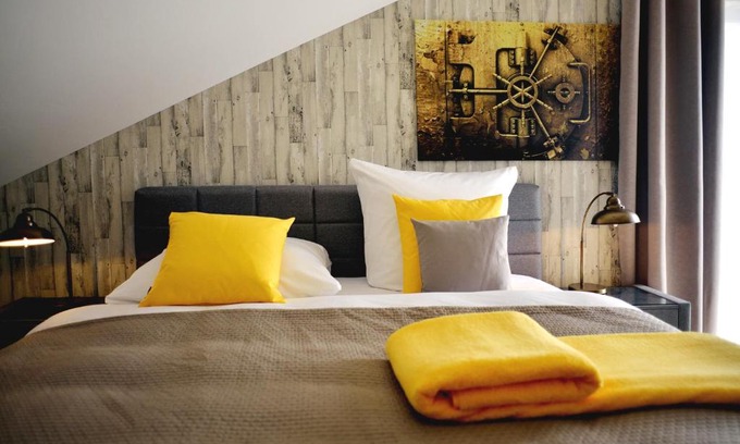 Rust Hotel | R & J Hotel