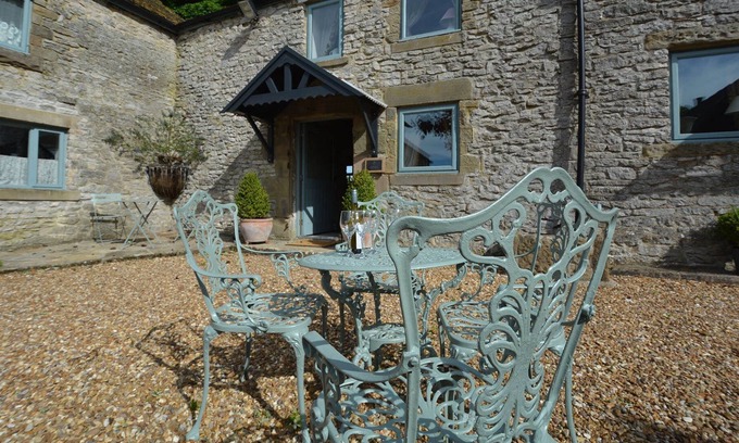 Bakewell Cottage | Rabbit Hutch - a lovely cottage near Bakewell with games and shared indoor pool