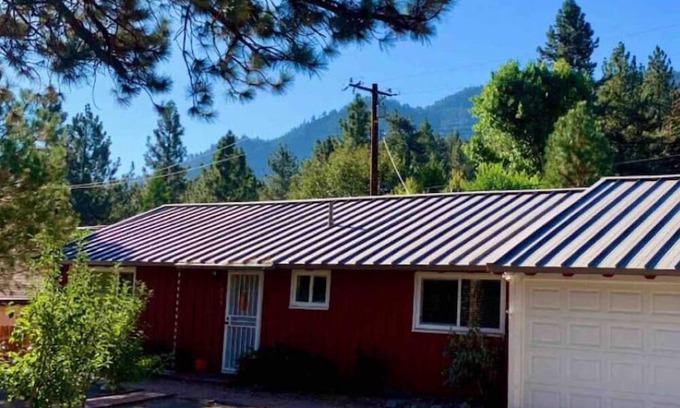Wrightwood Apartment | RAC · King bed, Fire Pit, BBQ, Playhs, Red Apple Cab`Inn
