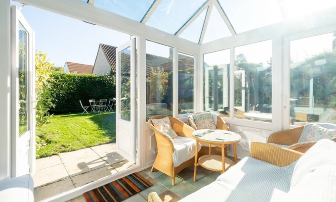 Thorpeness Cottage | Rainbow Cottage - sleeps 5 guests in 3 bedrooms