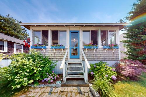 Brewster House | Rainbow Cottage