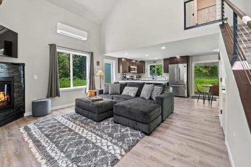 Ashford House | Rainier Cabin with Fireplace-WiFi-Yard-Meadow Views