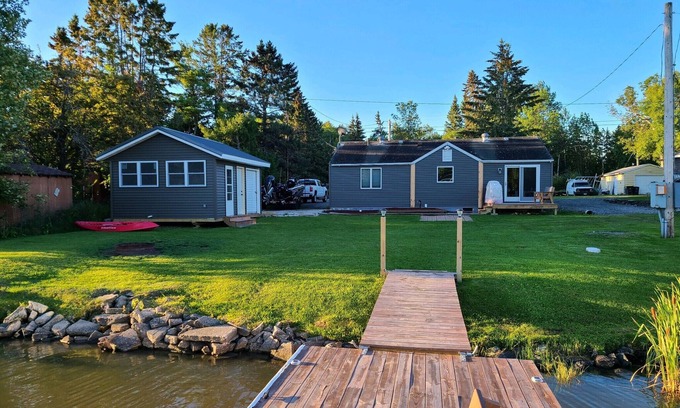 International Falls House | Rainy Lake Outpost on the shoreline of beautiful Rainy Lake
