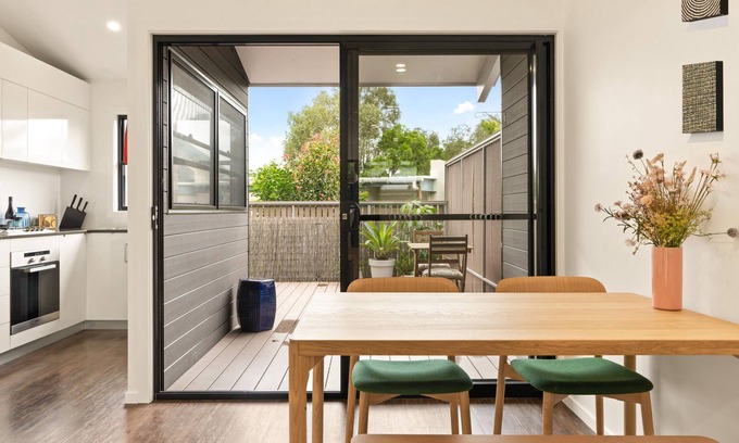 Ocean Shores House | RAJAH 1 - Lovely Townhouse close to beach & shops