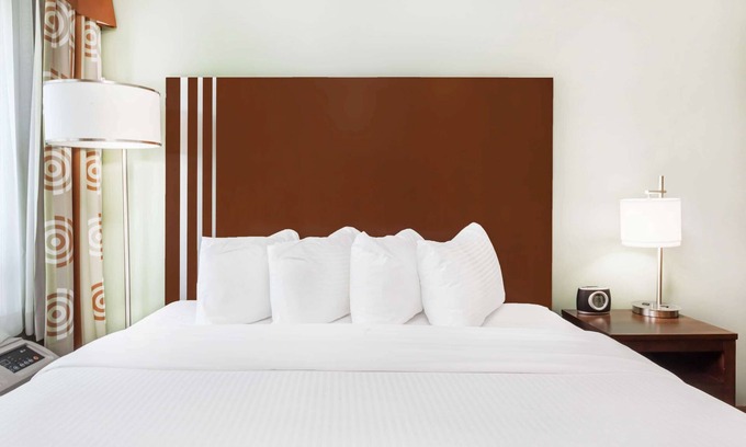 Carlyle Hotel | Ramada by Wyndham Carlyle