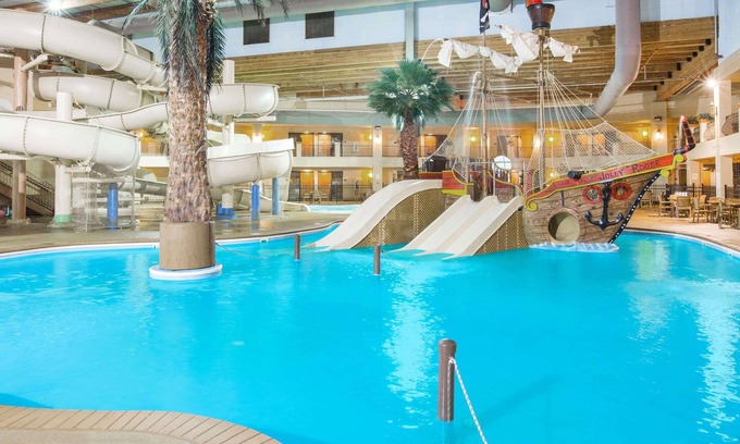 Urbandale Hotel | Ramada Tropics Resort & Conf Center by Wyndham Des Moines