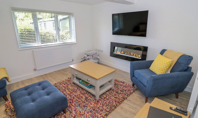 Cow Honeybourne Cottage | RANCH COTTAGE, family friendly, with pool in Honeybourne