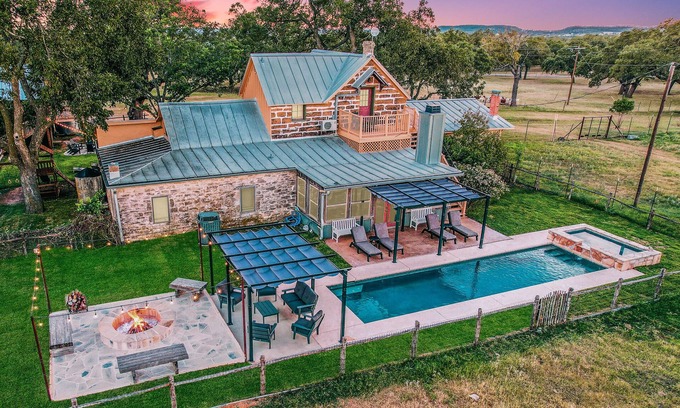 Fredericksburg Resort | Ranch Getaway for Gatherings & Memories (Sleep 52)