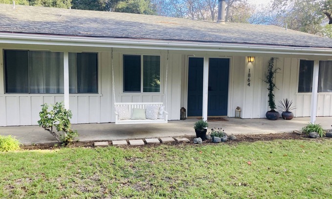 Ballard House | Ranch Style Home in the Heart of Wine Country with E-bikes!