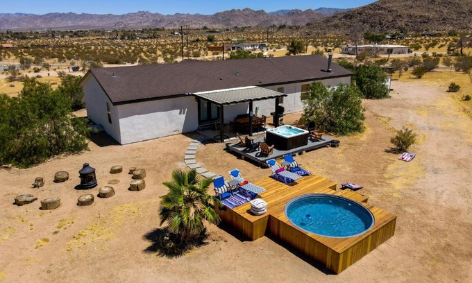 Joshua Tree House | Ranch W/Jacuzzi, Hammocks, & 360 Mountain Views