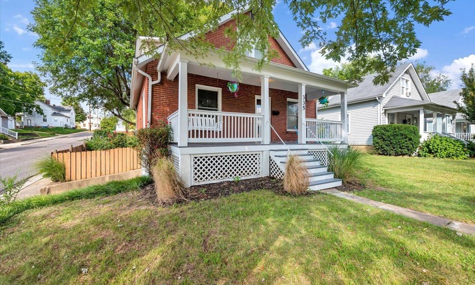 Washington House | Rand House in WashMO - close to Purina & winery shuttle