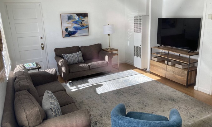 Capitola House | Rare 3 br in Capitola Village with 5pm checkout Jan-Apr+Parking!