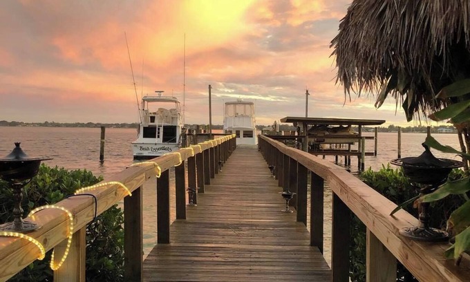 Palmetto House | Rare! Adorable Cottage on Snead Island, Fish Dock,Tiki & Bch 250 ft. away. Pets