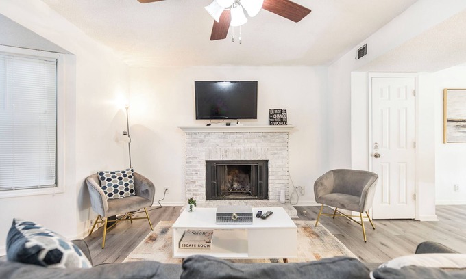 Macon House | Rare Gem Chic Contemporary 2BR/2BA Home mins to major conveniences.Pet Friendly!