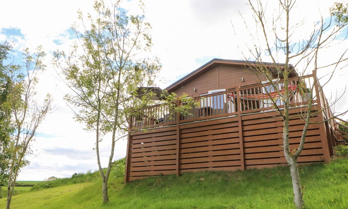 Tunstall Cottage | RASHIERIGG, pet friendly, with a garden in Catterick, North Yorkshire