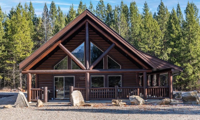 Valemount House | Raven Cabin Vacation Rental