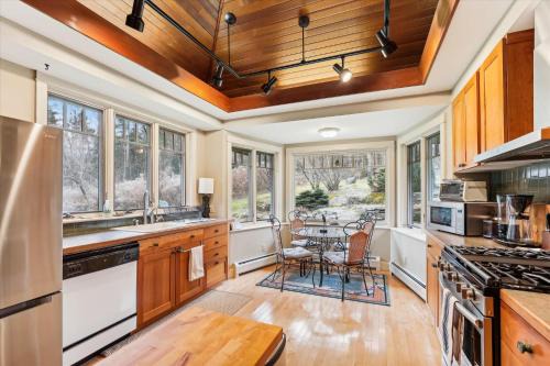 Stowe Hollow House | Raven's Nest