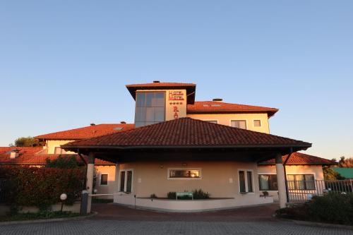 Milan Hotel | Raya Hotel