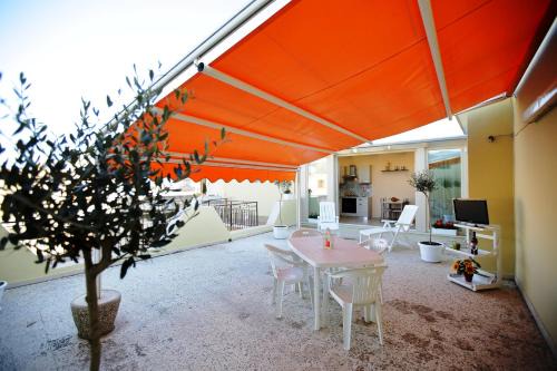 Avola House | RE SOLE CASE VACANZE - Esclusivo Attico M A R T E con spaziosissima terrazza solarium attrezzata