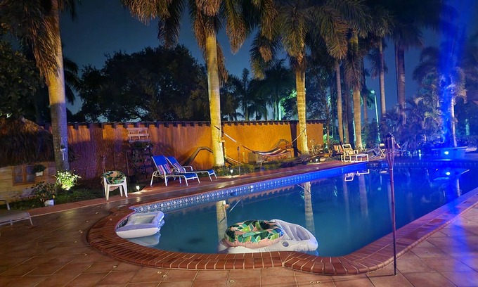 Homestead Villa | Ready to escape to a Private Paradise?Celebrate life's special moments here...