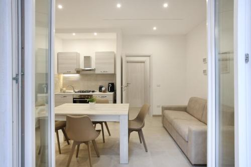 Portici House | RealeBorbonica-Intero Appartamento Con Ampio Terrazzino