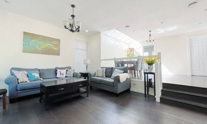 Arbutus Ridge House | Recently Renovated Modern House- close to downtown Vancouver and UBC.