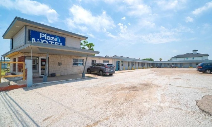 Flour Bluff Hotel | Recharge Room Free Parking Near Bob Hall Pier And Mustang Island State Park