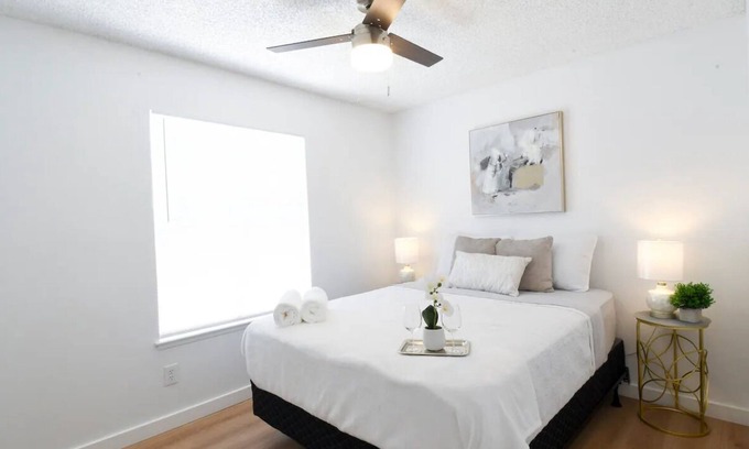 Moreno Valley House | Reconnect with loved ones in this family-friendly place or comfortable business.