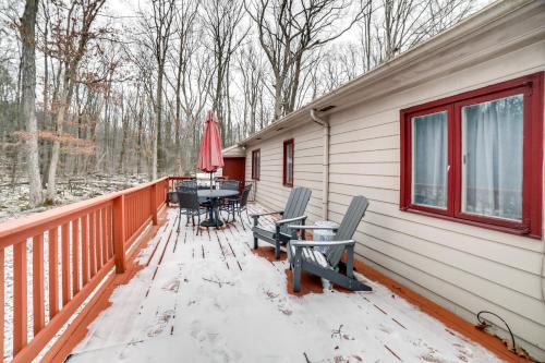 Gray House | Rector Home with Hot Tub about 6 Mi to Ligonier!