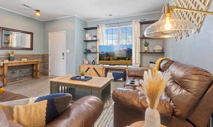 Jeffersonville - Clarksville House | Red Barn - Work-friendly w/ outdoor grill & patio
