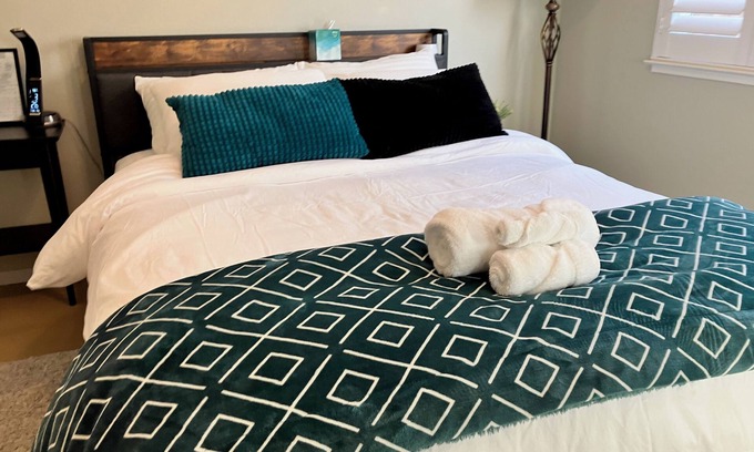 Pocket House | Red Door Suite (Private Entry)