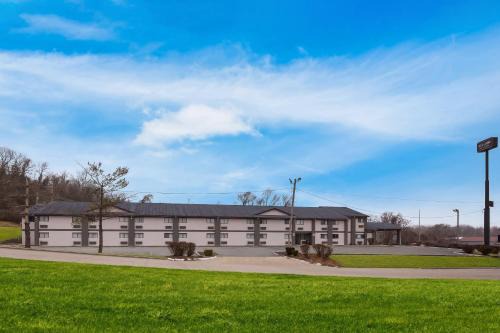 Caseyville Hotel | Red Lion Inn & Suites Caseyville