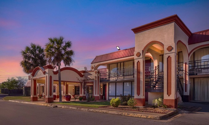 Montgomery Hotel | Red Roof Inn Montgomery - Midtown