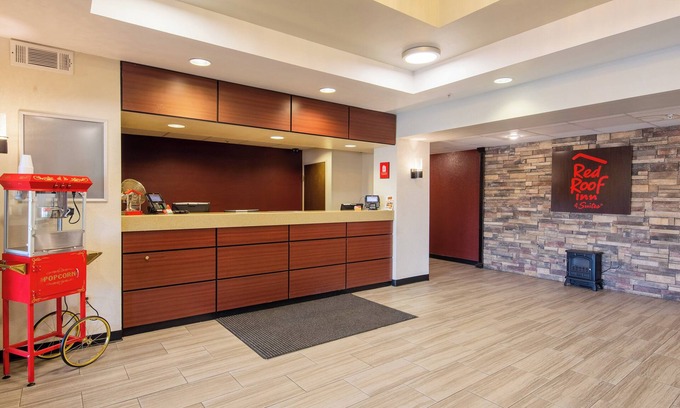 Wayne Hotel | Red Roof Inn & Suites Indianapolis Airport