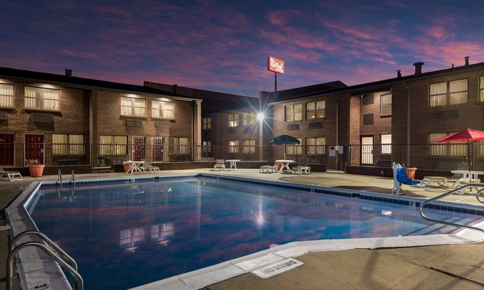 Lexington Hotel | Red Roof Inn & Suites Lexington - Hamburg