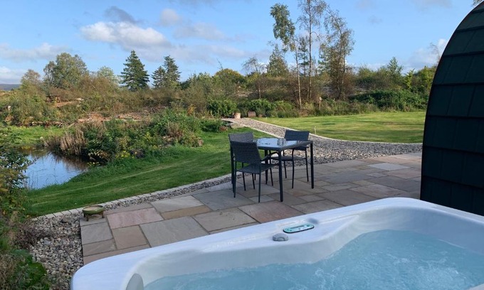 Oban House | Red Squirrel Pod with Hot Tub