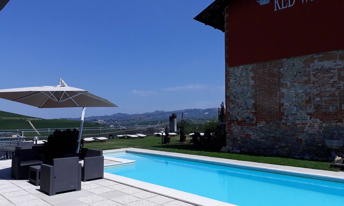 La Morra House | Red Wine - Guest House