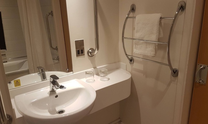 Clayhall Hotel | Redbridge Lodge