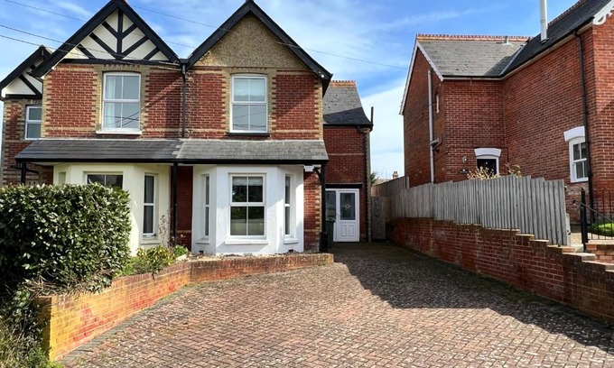 Freshwater House | RedButt House, Freshwater, 3 Bedrooms, WiFi, Garden