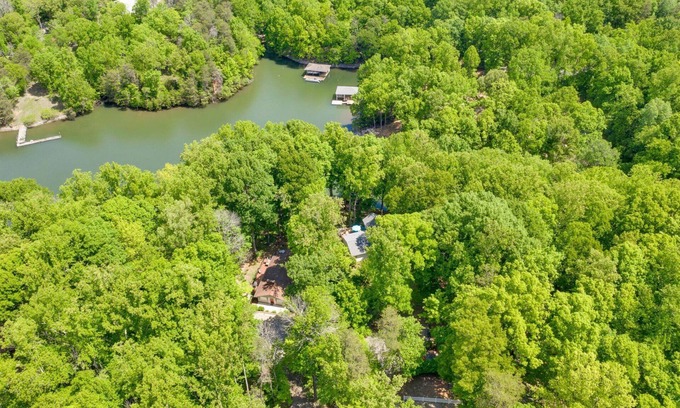 High Point House | REEL RELAXIN - PET FRIENDLY!