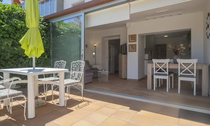 L'Escala Apartment | Ref. FIGUERES: Renovated apartment ideal for couples, next to the beach!