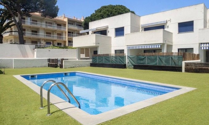 L'Escala Apartment | Ref. RIELLS MAR : pool and parking at only 100m of Riells beach.