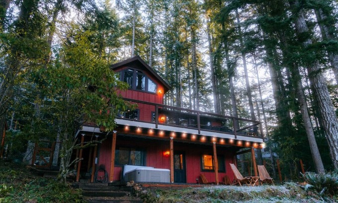 Port Angeles Cabin | Reflection Haven: Lakeside, Hot Tub, By Park Entry