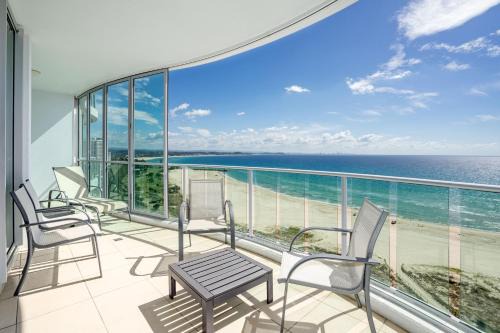 Coolangatta Resort | Reflection on the Sea