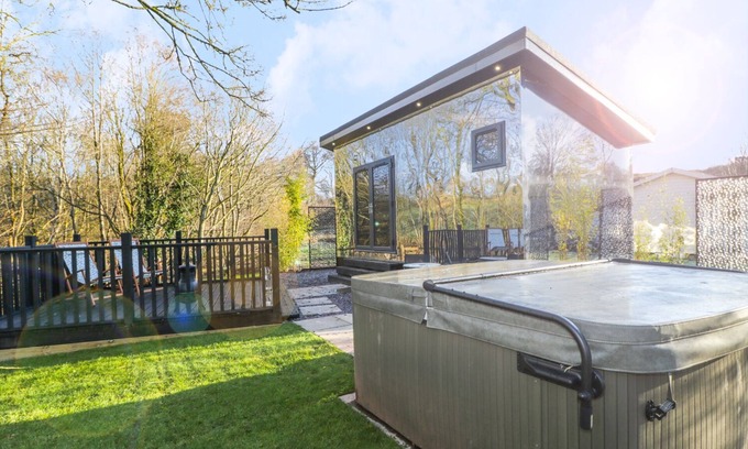 Carlisle Cottage | REFLECTION, romantic, luxury holiday cottage in Longtown