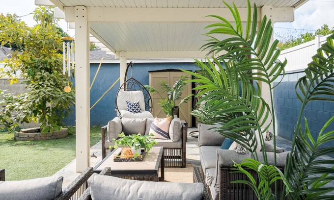 South of Conant House | Refreshing Escape| Hot Tub| Games| Beautiful Patio