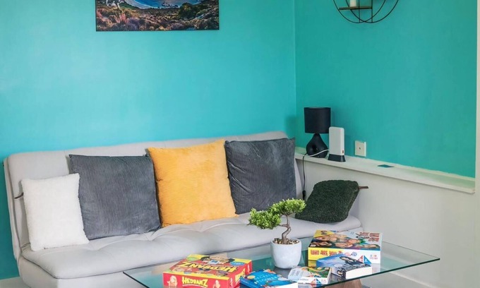 Falkirk Apartment | Refreshing Modern Apartment in Falkirk